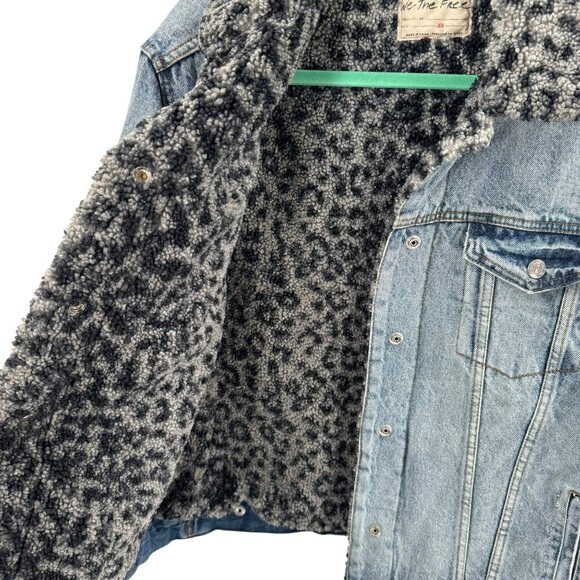 Free People Jean Jacket With Gray Leopard Sherpa Lining Womens XS - Picture 2 of 7